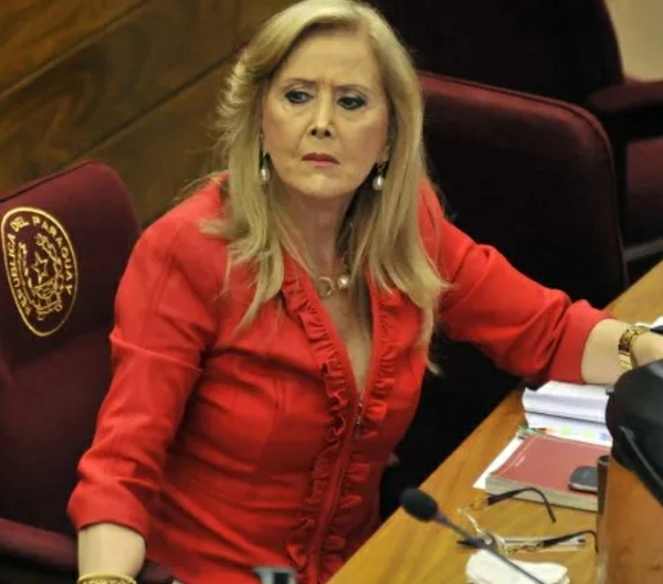 Causa indignación supuesta vacunación de senadora Gusinky – Prensa 5