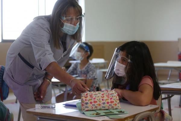 En su día, maestros piden ser inmunizados contra el COVID-19 lo antes posible - Megacadena — Últimas Noticias de Paraguay