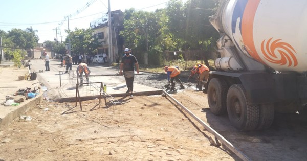 La Nación / Ejecutan obras de mejoramiento de calles en Asunción