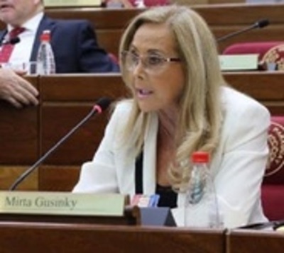 Senadora aparece como vacunada contra covid-19 - Paraguay.com