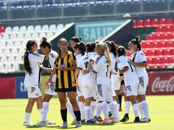 Arrancó la fiesta del fútbol femenino - APF