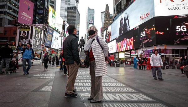 Nueva York planea reabrir en julio los negocios cerrados por la pandemia