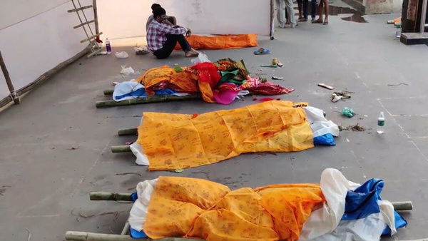 Apilan cadáveres en las calles de una ciudad india en medio del colapso sanitario por la pandemia | Ñanduti