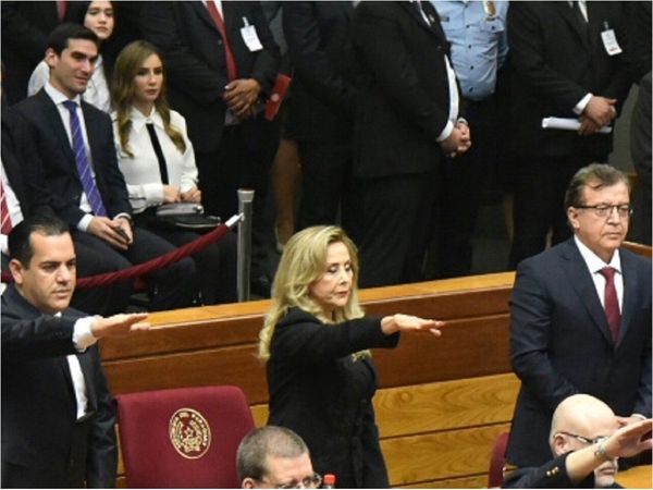 Salud muestra documento que advierte vacunación irregular de senadora Gusinky