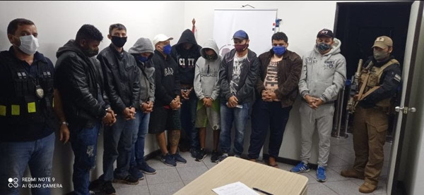 Expulsan del país a 9 brasileños detenidos en un operativo realizado en Minga Guazú