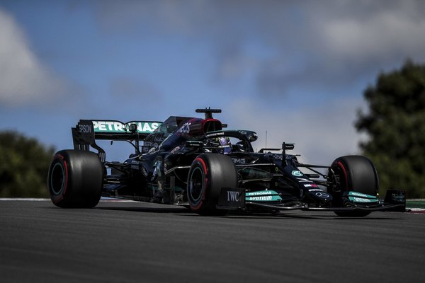 Versus / Mercedes domina en las 2 libres de Portugal