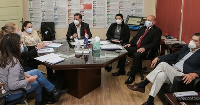 La Nación / El TSJE capacita a comunidades indígenas en el uso de urnas electrónicas