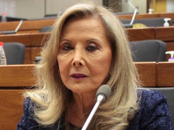 Sequera confirma vacunación VIP de senadora Gusinky y Friedmann