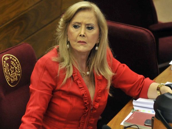 PLRA exige pérdida de investidura de senadora Mirtha Gusinky