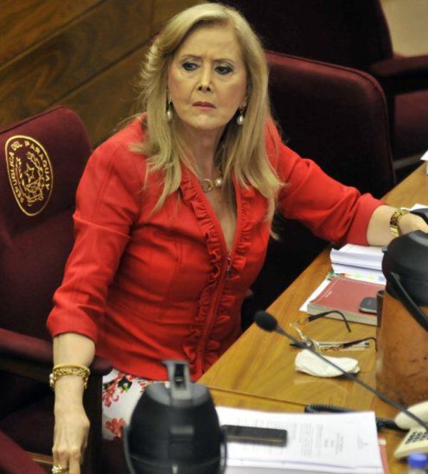 Vacunación vip: PLRA exige pérdida de investidura de senadora Mirta Gusinky