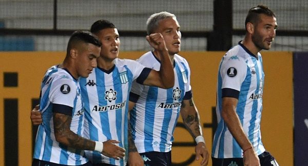 Versus / El argentino que sueña con la Albirroja marcó para Racing en la Libertadores