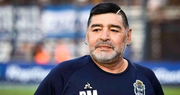 Versus / Maradona falleció "abandonado a su suerte" por su equipo de salud, según informe