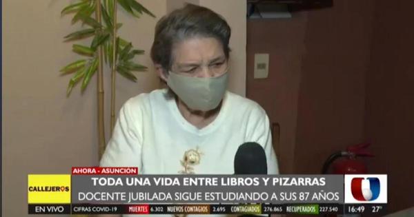 A sus 87 años, docente continúa estudiando: "No hay edad para aprender", expresó