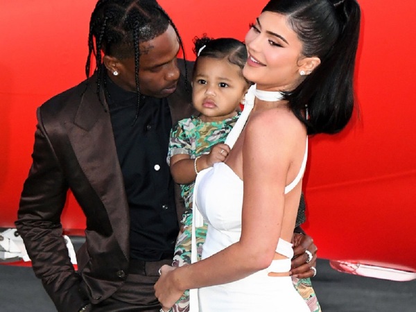 Kylie Jenner celebra el cumpleaños de su ex compartiendo fotos inéditas de él y Stormi Webste