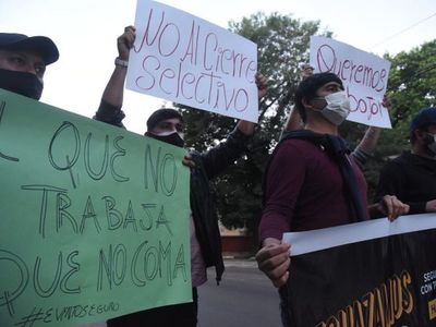 Trabajadores de eventos y restaurantes piden mesa de diálogo frente a Mburuvicha Róga