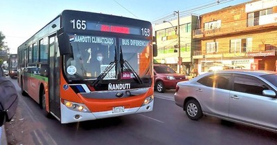 La Nación / Piden abrir las ventanillas de buses