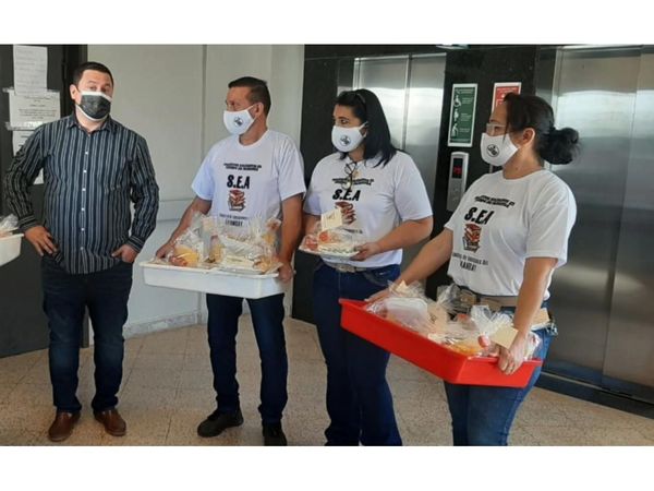 Docentes de sindicato  entregaron desayunos en hospitales de PJC