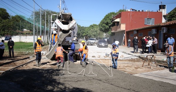 La Nación / “Día de gestión en tu barrio” mejora las calles en Asunción