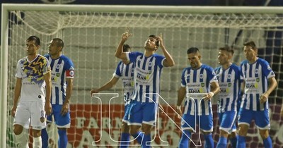 La Nación / El 12 se hace fuerte y trepa con gran triunfo
