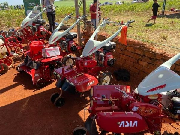 Implementos agrícolas para agricultores de la Colonia Guaritá