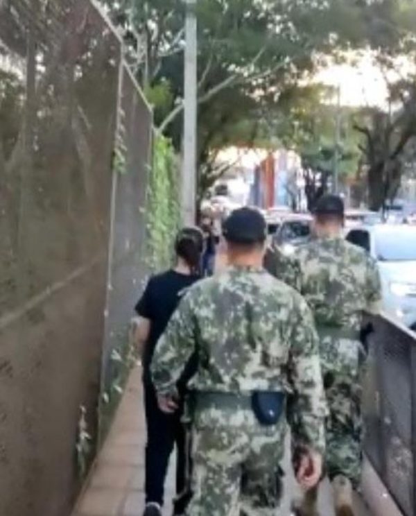 Marinos rescatan a joven que pretendía tirarse del Puente de la Amistad – Diario TNPRESS