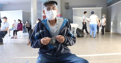 La Nación / Abril trágico: 64.410 casos y 2.179 fallecidos