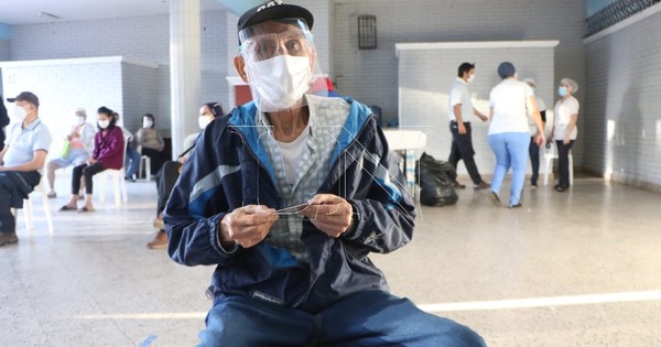 La Nación / Abril trágico: 64.410 casos y 2.179 fallecidos