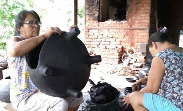 Diario HOY | Empresario busca prohibir que artesanas fabriquen Tatakua portátil, denuncian