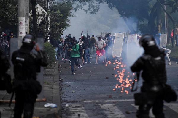 Duque envía un nuevo proyecto de reforma tributaria tras días de protestas en Colombia | .::Agencia IP::.