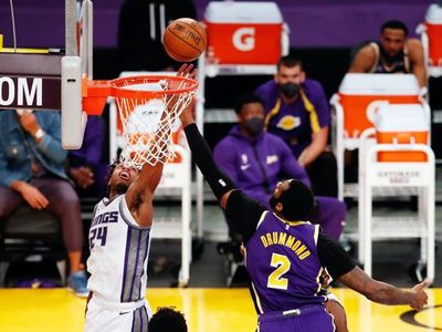 Kings endosan una derrota a Lakers en retorno de LeBrons