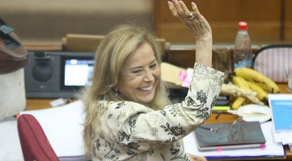 Senadora Gusinky recibirá segunda dosis de vacuna contra el Covid-19