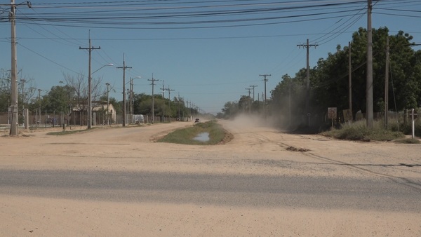 Gobernador defendió su proyecto de pavimentación para la calle Carayá