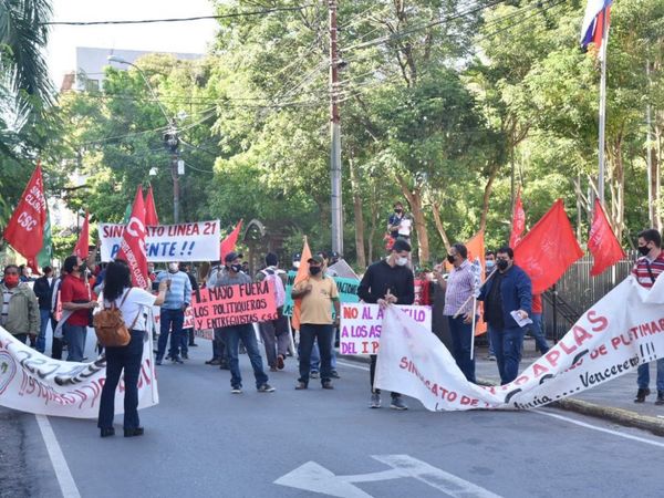Sindicalistas se manifiestan por trabajo digno, salud y vacunas