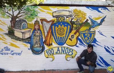 Joven homenajea a Luqueño con mural alusivo al centenario •