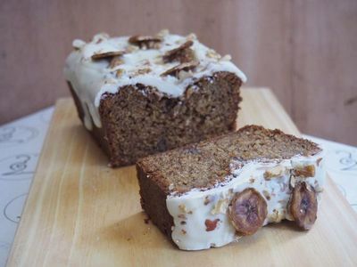 Recuperá tus bananas maduras preparando un delicioso budín con nueces y especias