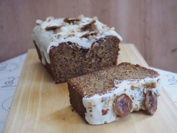 Recuperá tus bananas maduras preparando un delicioso budín con nueces y especias