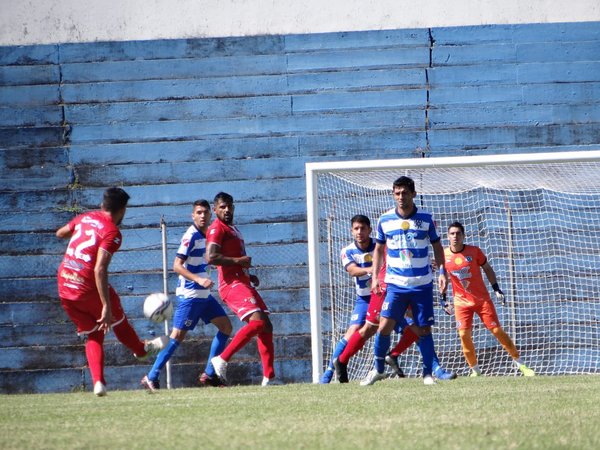 El 2 de Mayo le quitó el invicto al puntero de la División Intermedia - Megacadena — Últimas Noticias de Paraguay