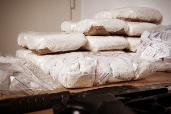 Perú incauta más de una tonelada de cocaína en operación militar en la selva - Mundo - ABC Color