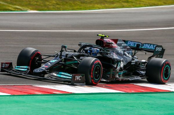 Fórmula Uno: Bottas evita la 'pole' 100 de Lewis Hamilton
