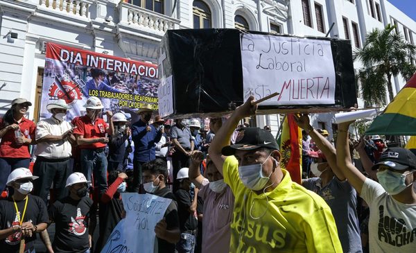 Bolivia conmemora el 1 de mayo con nuevas medidas para todos sus trabajadores - MarketData