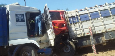 Choque entre camiones de gran porte deja un fallecido en el Chaco - Noticiero Paraguay
