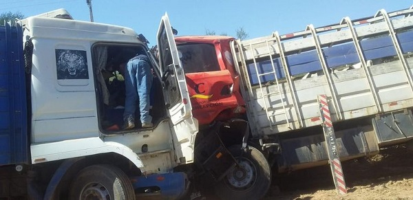Choque entre camiones de gran porte deja un fallecido en el Chaco - Noticiero Paraguay