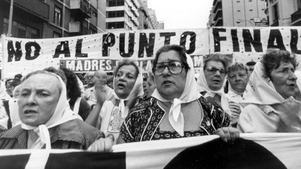 Conmemoran 44 años de la primera ronda de las Madres de Plaza de Mayo
