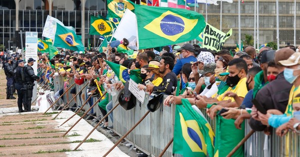 La Nación / Miles de brasileños participan en manifestaciones pro-Bolsonaro en plena pandemia