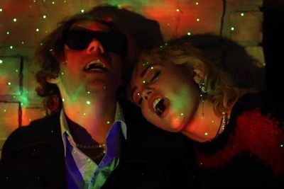 Miley Cyrus y The Kid LAROI se juntan para “Without You”