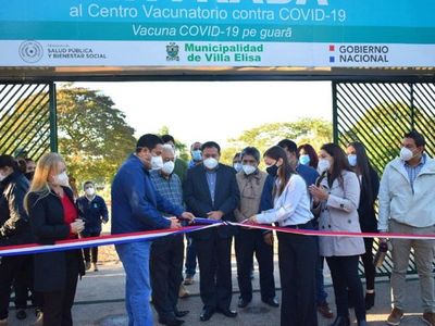 Políticos en campaña electoral se suman a la carrera por las vacunas