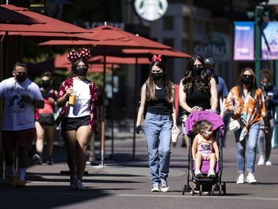 Varios países elaboran programas piloto para reaperturas pos-Covid