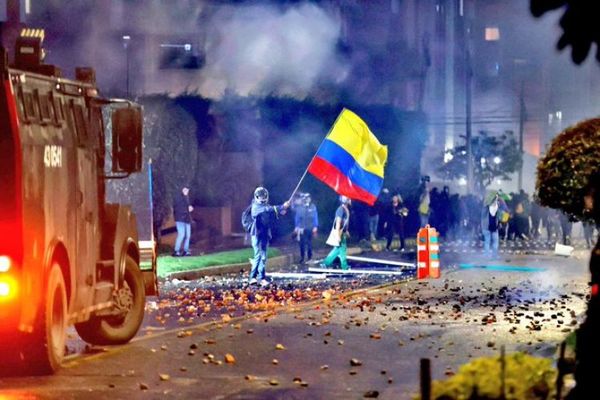 En Colombia denuncian detenciones arbitrarias, violación de DD. HH. y al menos 7 muertes