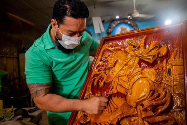 Virgen de Caacupé tallada por una PPL será donada a la Basílica | .::Agencia IP::.