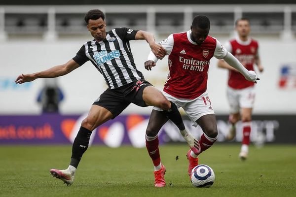 Arsenal doblega a Newcastle y se retrasa el United-Liverpool - Fútbol - ABC Color